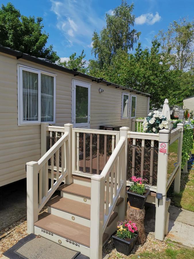 3 Bedroom Caravan With Hot Tub Tattershall Lakes Exterior foto